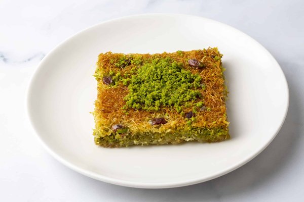 How to Craft the Perfect English Scone with Clotted Cream and Strawberry Jam?