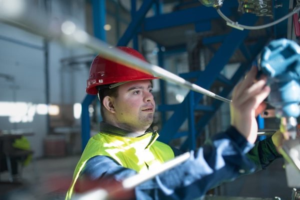 What's the Best Way to Incorporate an Antique Fireplace Mantel in a Modern Living Room?