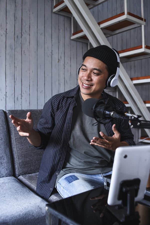 How Can Podcasting Serve as a Platform for UK's Emerging Musicians?